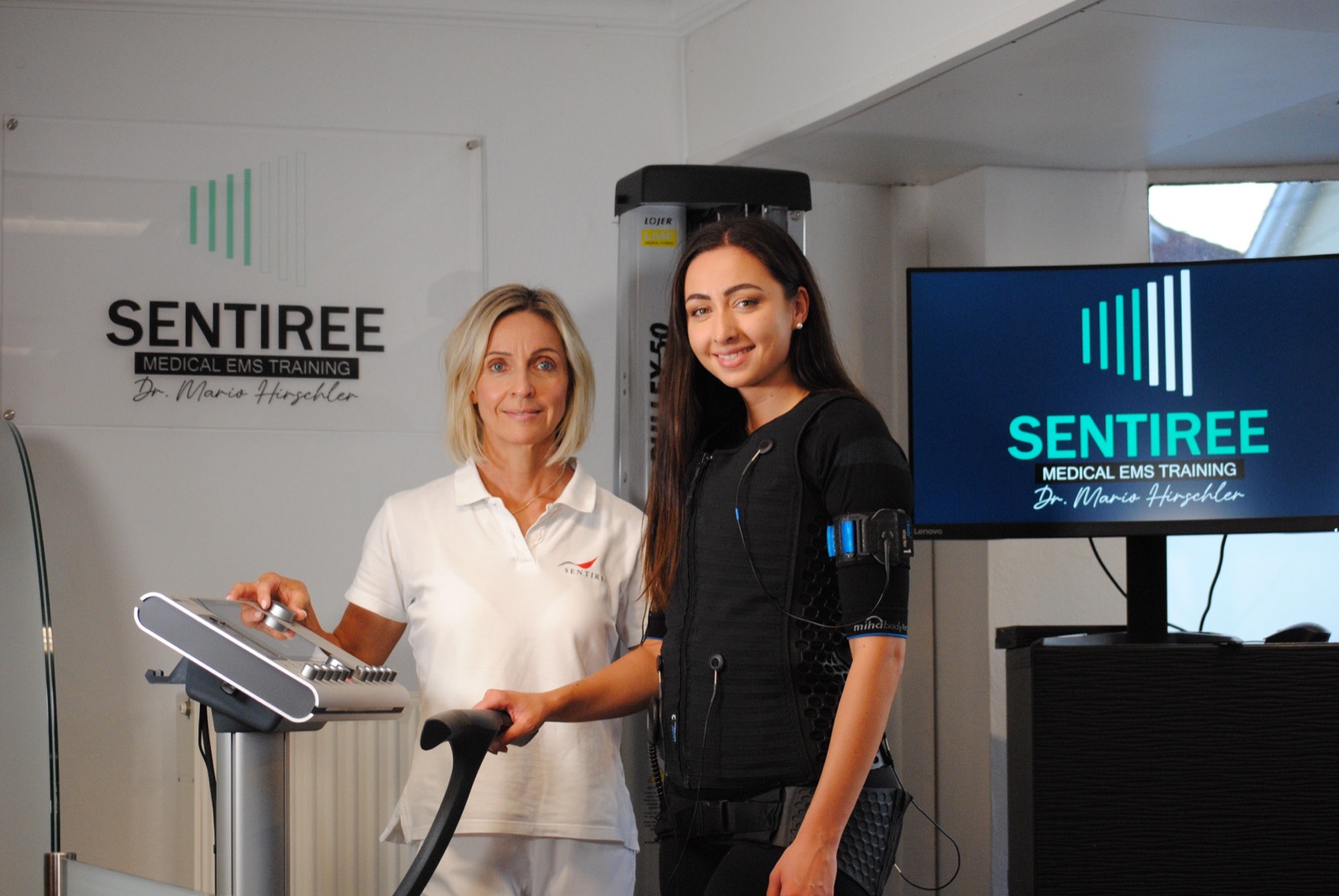 EMS MEDICAL Personaltraining am Gerät bei SENTIREE